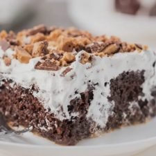 Better Than Sex Cake Recipe (Chocolate Caramel Poke Cake)